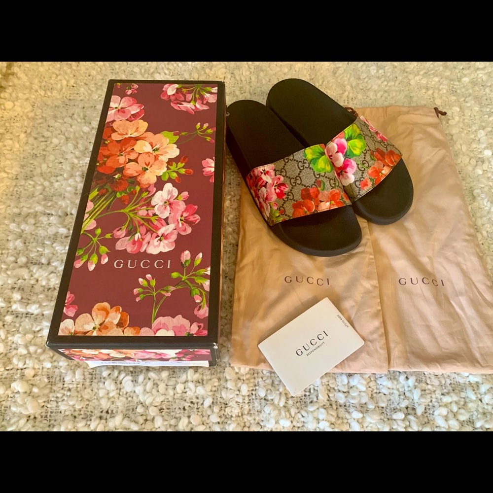 Authentic Gucci Bloom slides sz 10